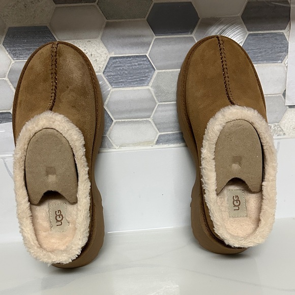UGG Shoes - UGG Tan Shearling Lined Slippers